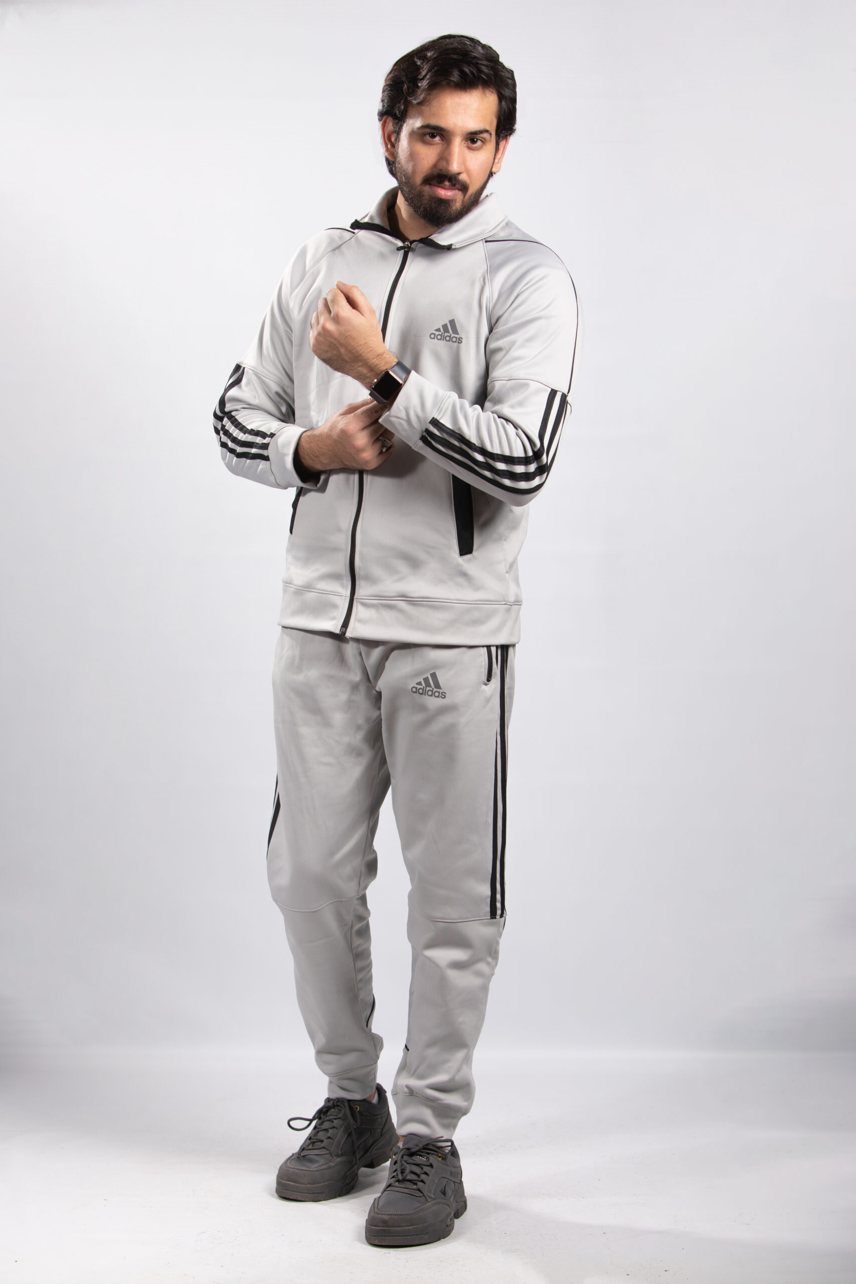 model wearing grey tracksuit in Pakistan